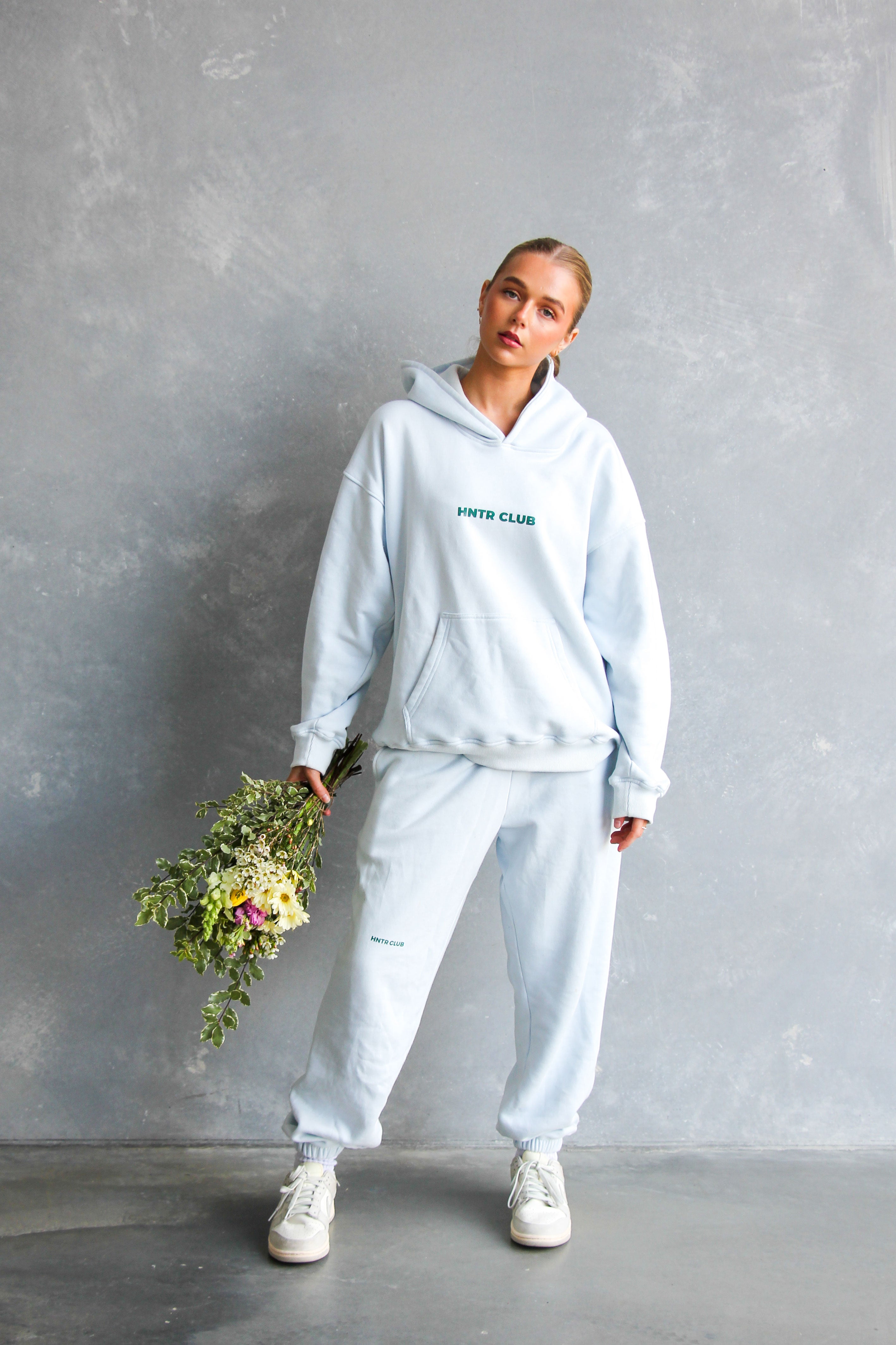 HNTR CLUB TRACKPANT: baby blue
